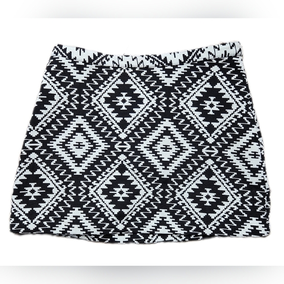 Topshop Black and White Geometric Mini Skirt 6 - Picture 4 of 4